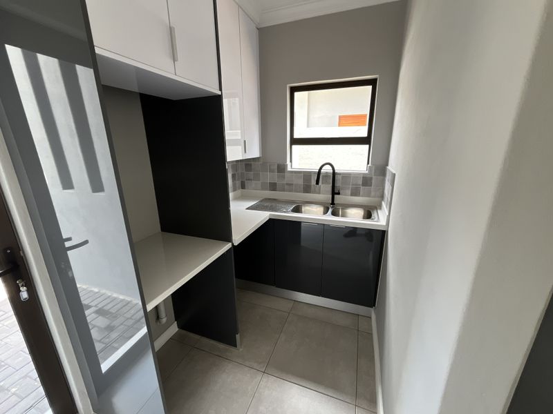 A Contemporary Cluster Designed for Effortless Modern Living. - Photo 6