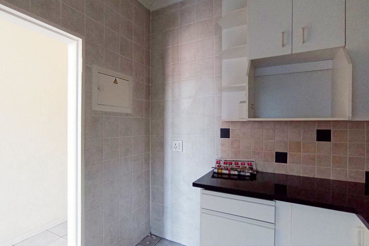 Beautifully  finished duplex home, Best Value, - Photo 3