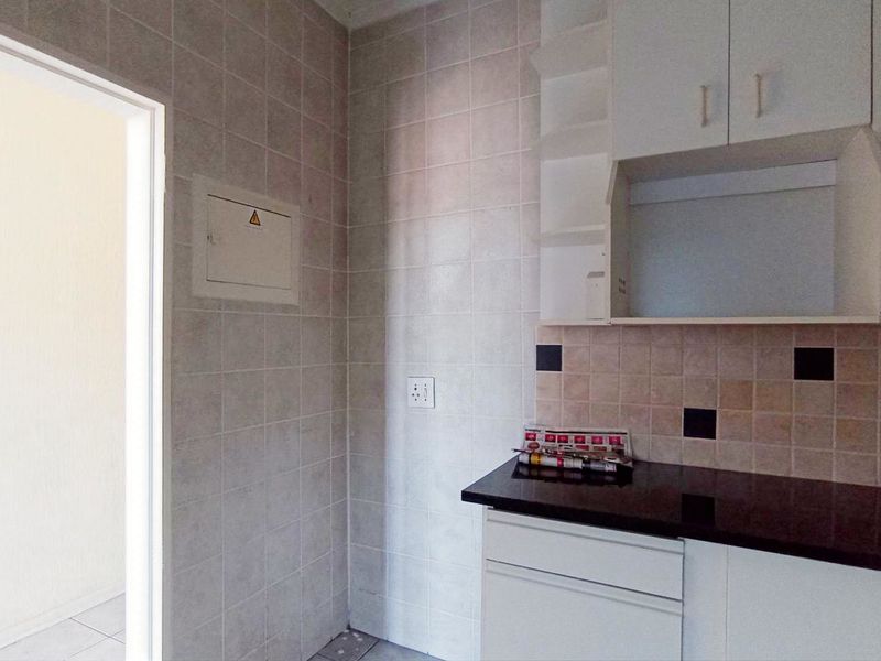 Beautifully  finished duplex home, Best Value, - Photo 3