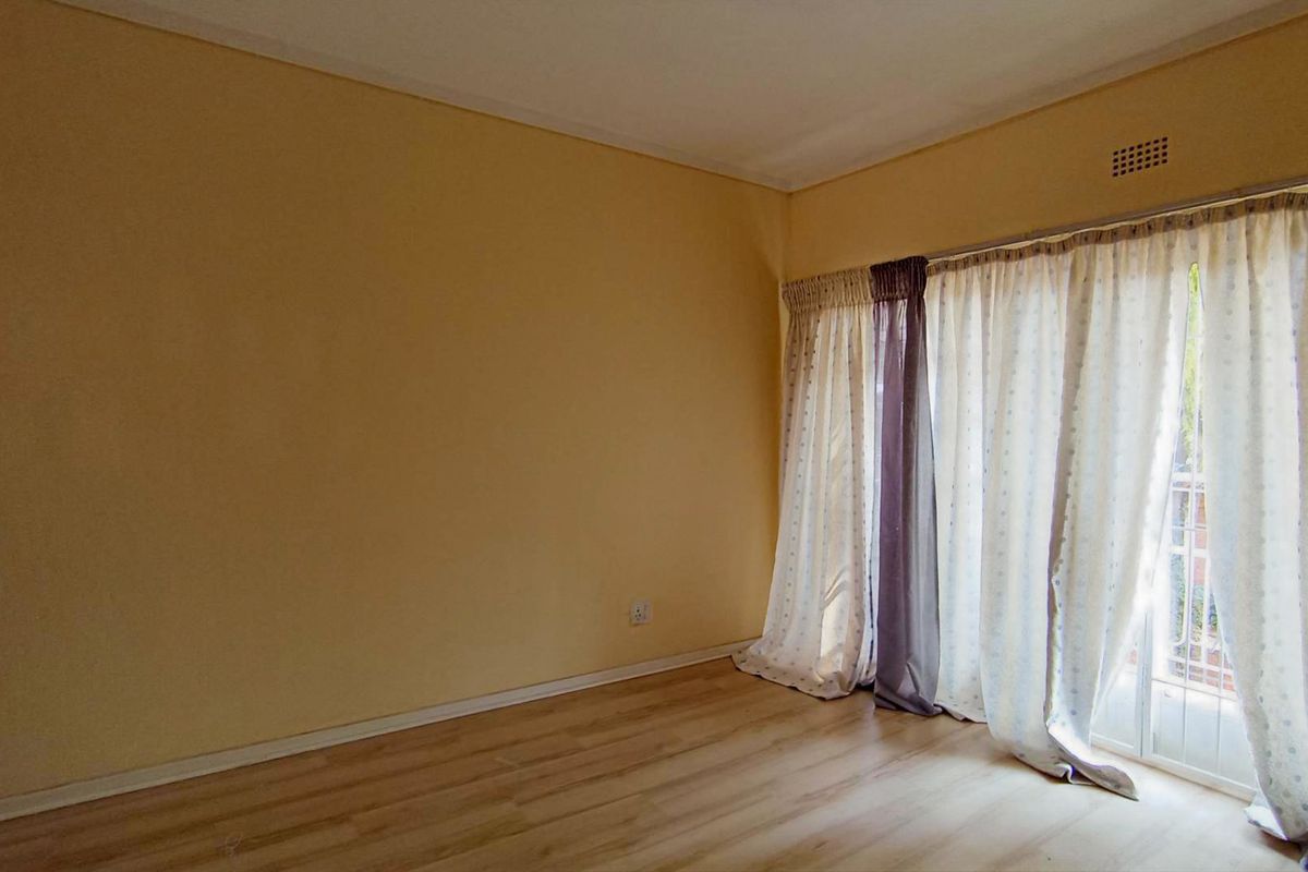 Beautifully  finished duplex home, Best Value, - Photo 5