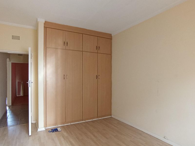 Beautifully  finished duplex home, Best Value, - Photo 7