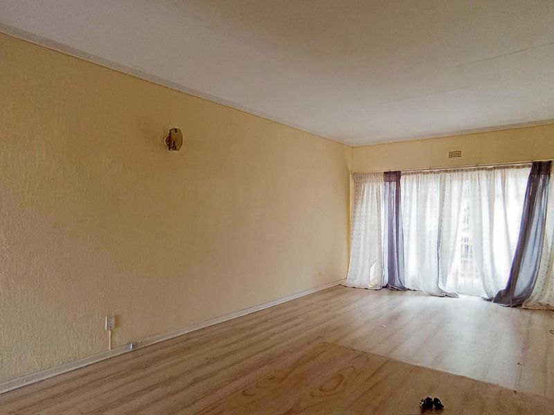 Beautifully  finished duplex home, Best Value, - Photo 2