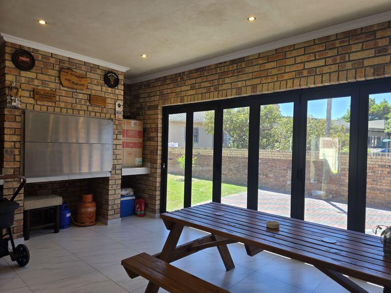 Style, Comfort and Contemporary Living in Wavecrest, Jeffreys Bay - Photo 6