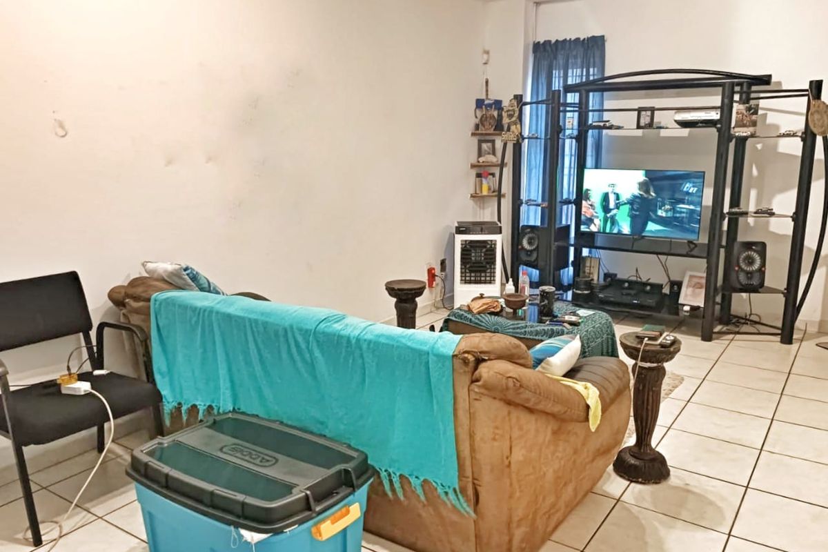 Spacious Duplex Living in a Prime Location - Photo 5