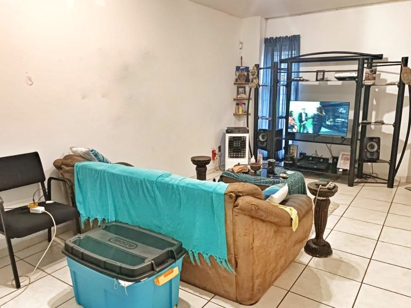 Spacious Duplex Living in a Prime Location - Photo 5