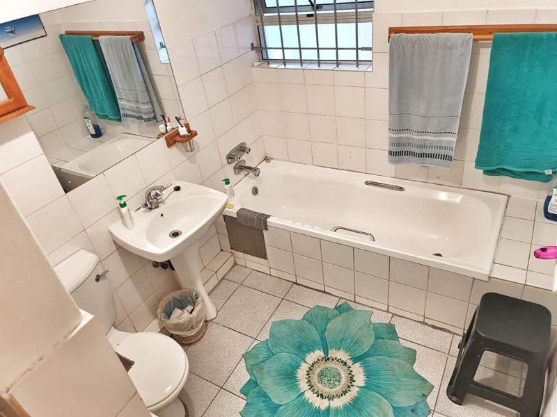 Spacious Duplex Living in a Prime Location - Photo 9