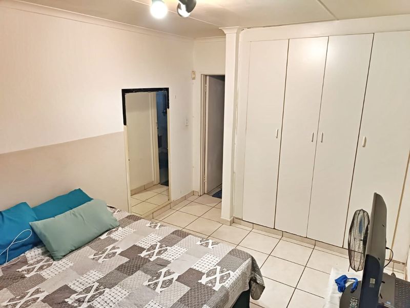 Spacious Duplex Living in a Prime Location - Photo 8