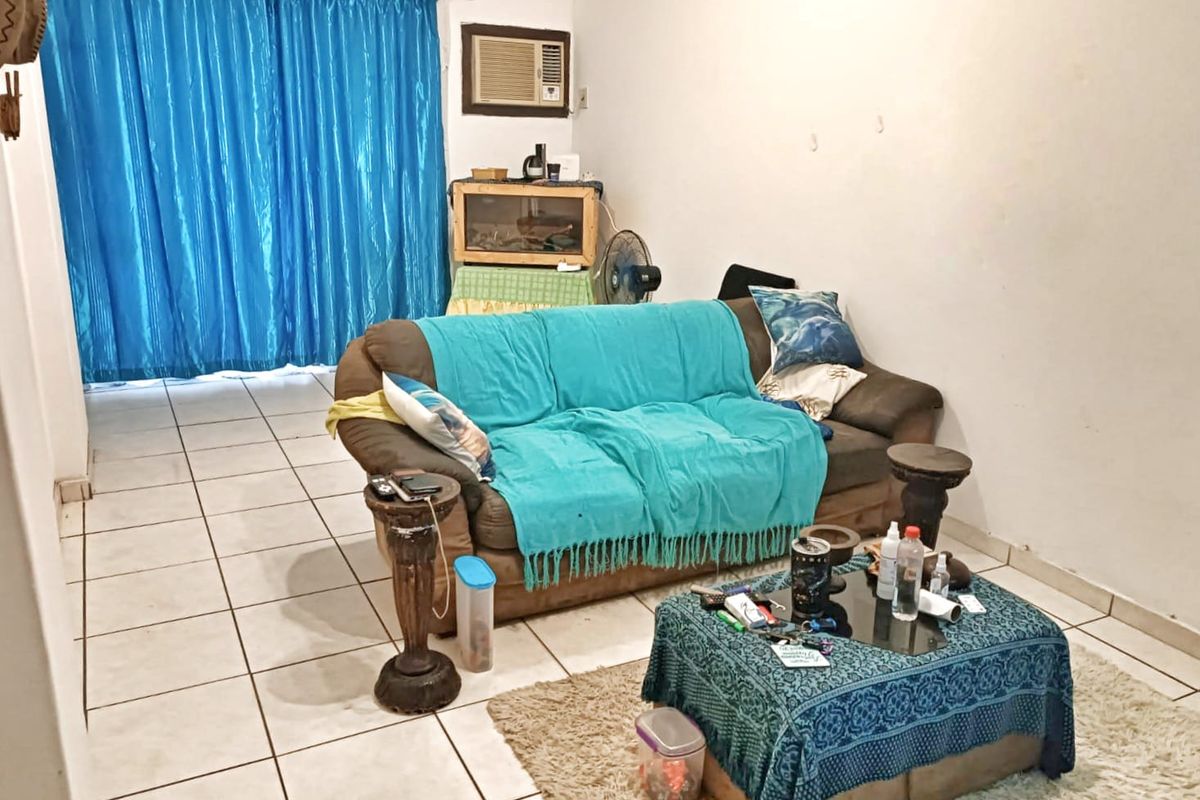 Spacious Duplex Living in a Prime Location - Photo 4