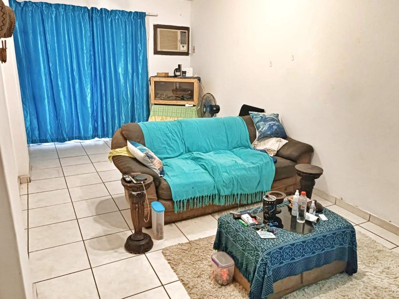 Spacious Duplex Living in a Prime Location - Photo 4