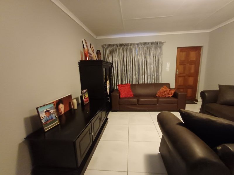 Modern Comfort and Convenience in a Secure Complex - Photo 7