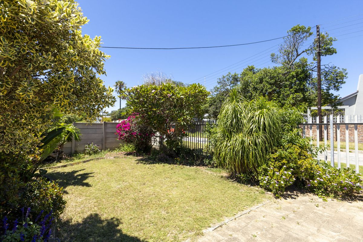 A Family Home Built for Living, Loving & Entertaining in Port Alfred - Photo 2