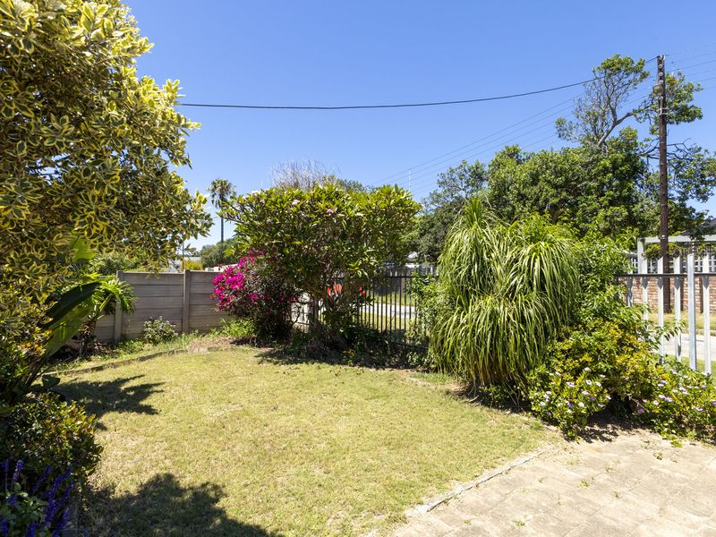 A Family Home Built for Living, Loving & Entertaining in Port Alfred - Photo 2