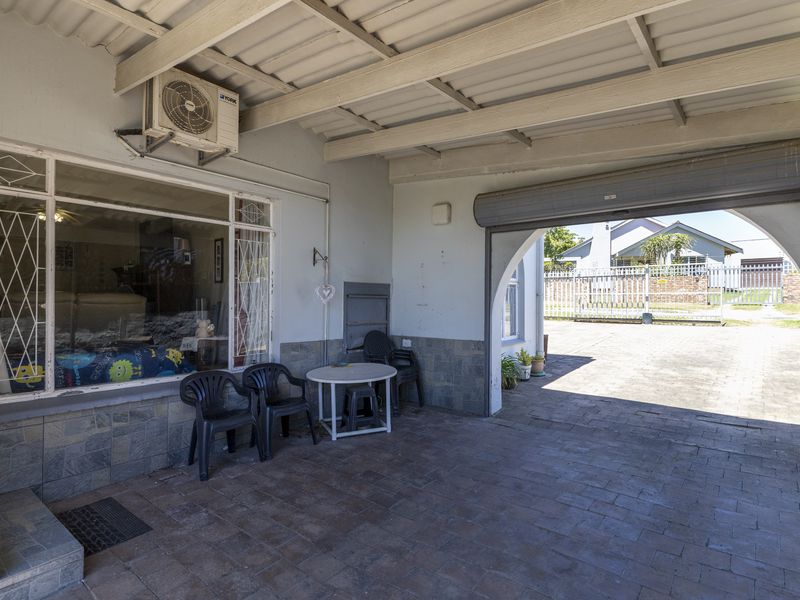 A Family Home Built for Living, Loving & Entertaining in Port Alfred - Photo 7