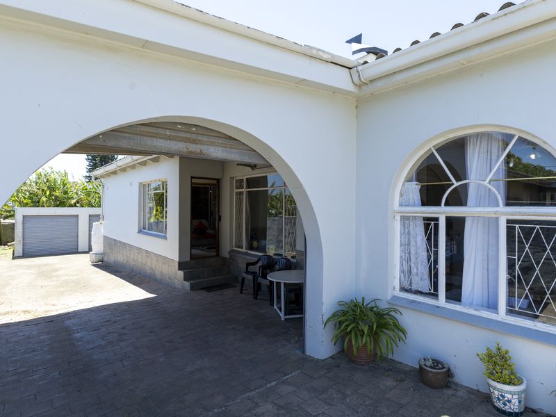 A Family Home Built for Living, Loving & Entertaining in Port Alfred - Photo 5