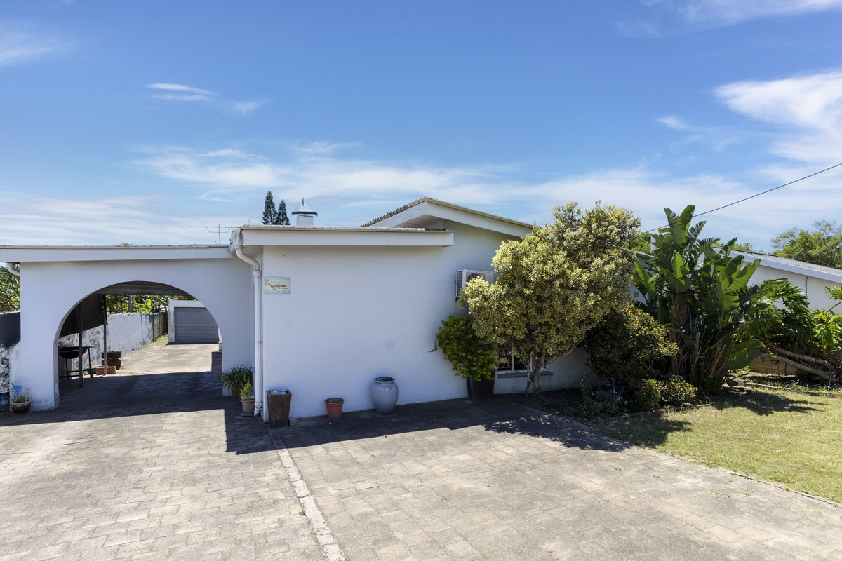 A Family Home Built for Living, Loving & Entertaining in Port Alfred - Photo 4