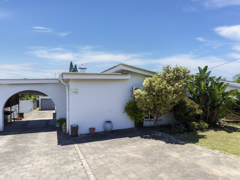 A Family Home Built for Living, Loving & Entertaining in Port Alfred - Photo 4