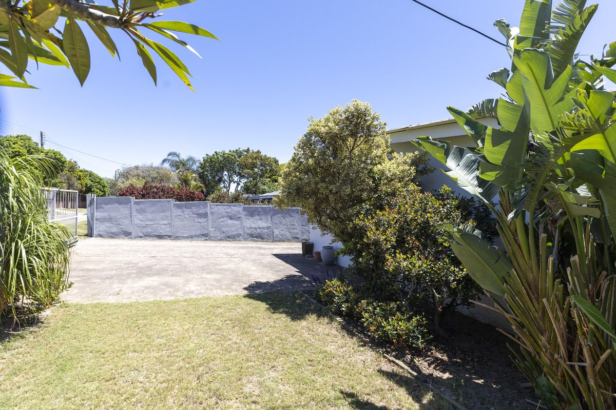 A Family Home Built for Living, Loving & Entertaining in Port Alfred - Photo 3