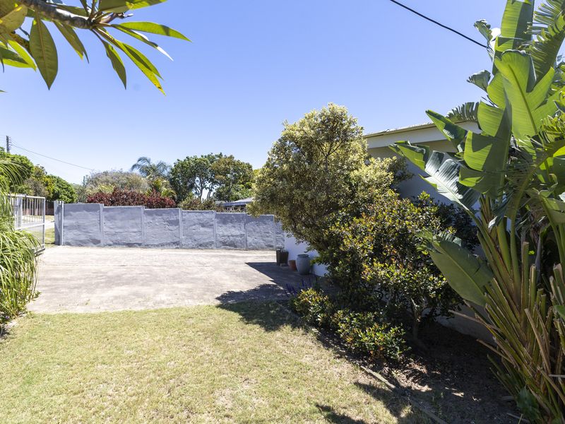 A Family Home Built for Living, Loving & Entertaining in Port Alfred - Photo 3