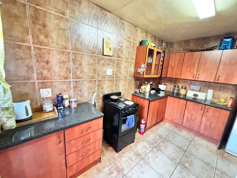 Neat 2 Bedroom Home with Practical Layout and Great Potential - Photo 9