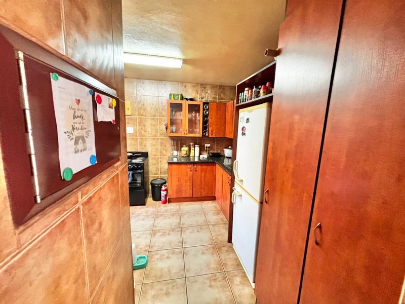 Neat 2 Bedroom Home with Practical Layout and Great Potential - Photo 8