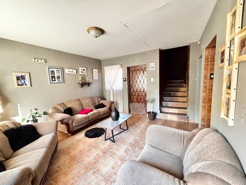 Neat 2 Bedroom Home with Practical Layout and Great Potential - Photo 3