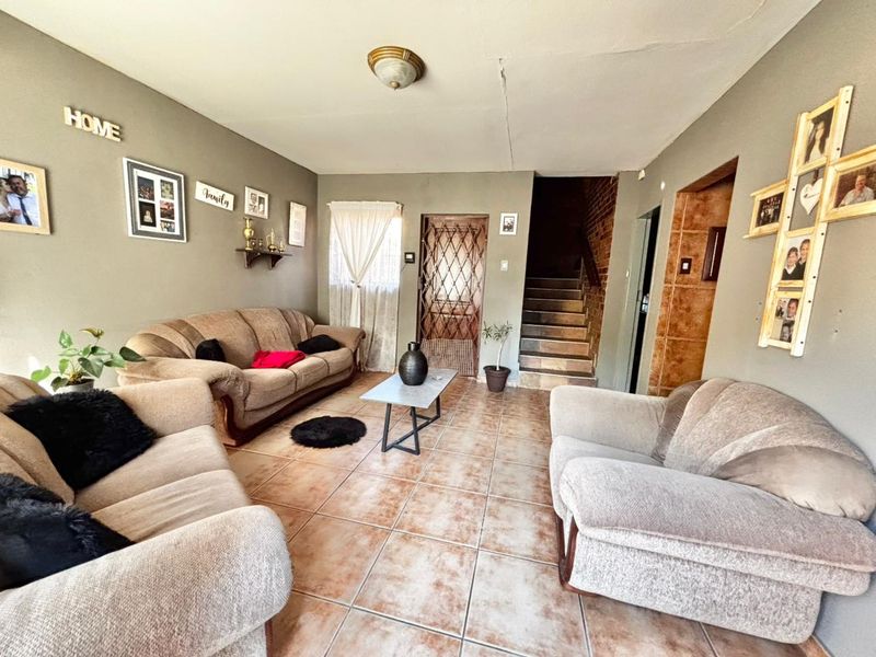 Neat 2 Bedroom Home with Practical Layout and Great Potential - Photo 2