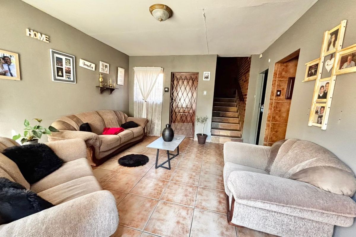 Neat 2 Bedroom Home with Practical Layout and Great Potential - Photo 2