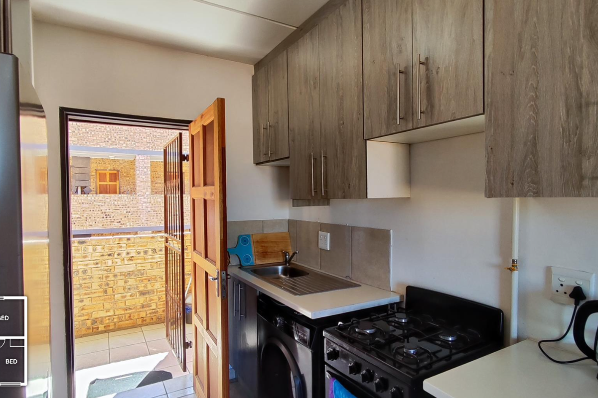 Neat 2 Bedroom Apartment in a Safe, Secure Complex – Ideal for Investors or First Time Buyers - Photo 4