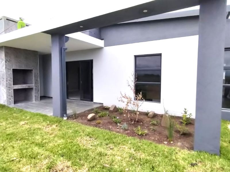 New Modern 3 Bed Cluster in Lifestyle Estate - Photo 3