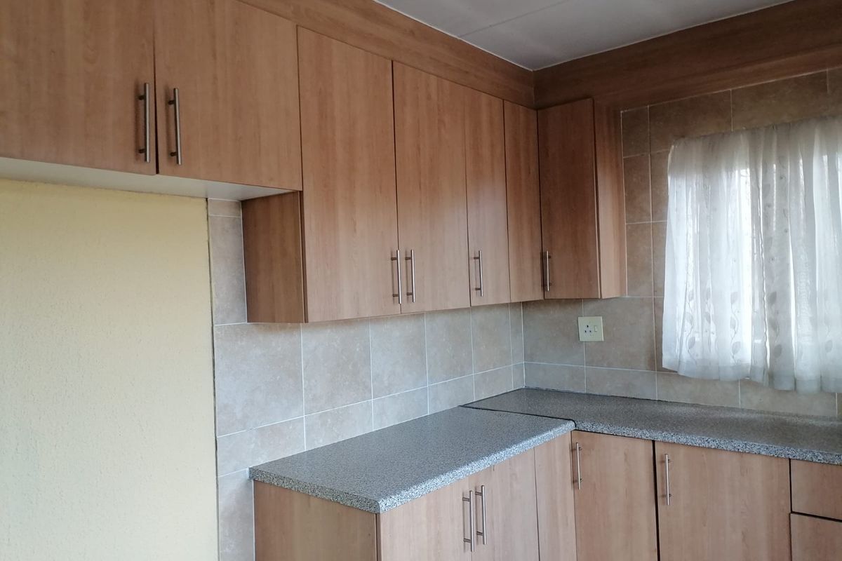 Charming 3-Bedroom Family Home with cottages - Photo 3