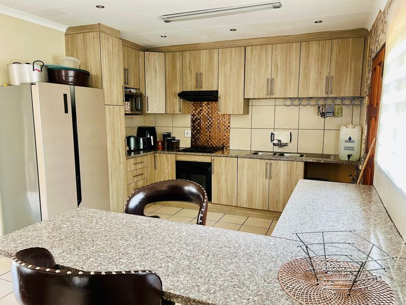 Neat and cozy home for you to own - Photo 3