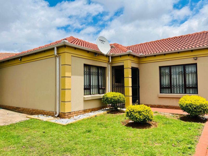 Neat and cozy home for you to own - Photo 1