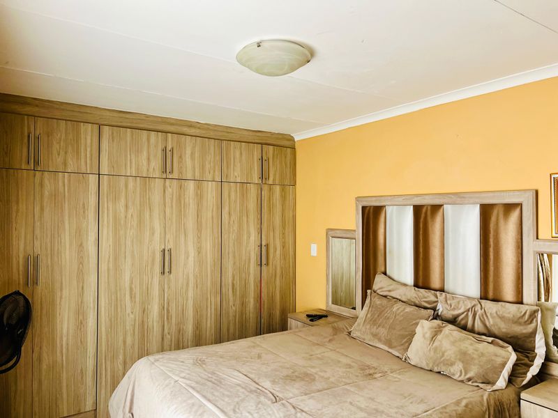 Neat and cozy home for you to own - Photo 9