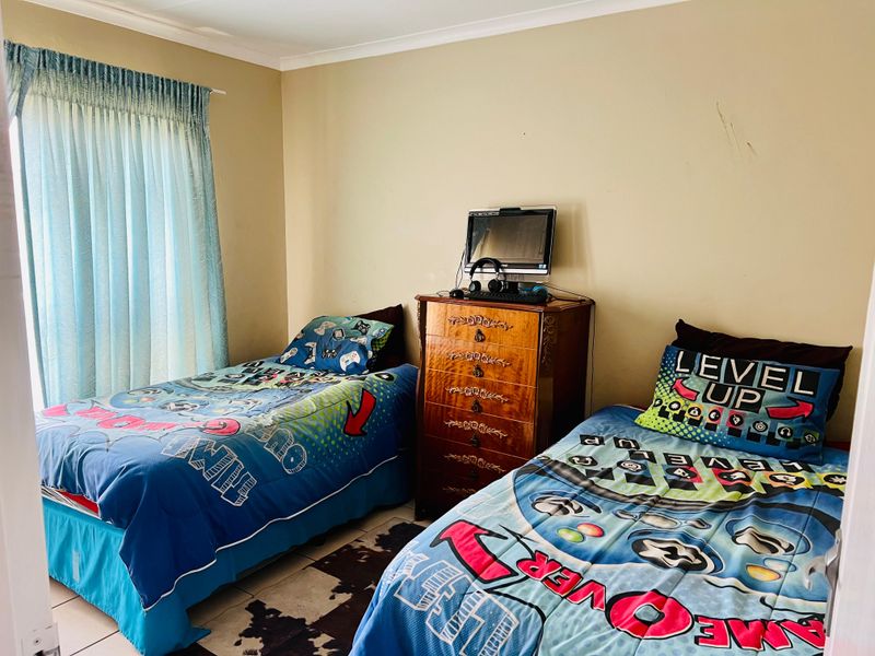 Neat and cozy home for you to own - Photo 10