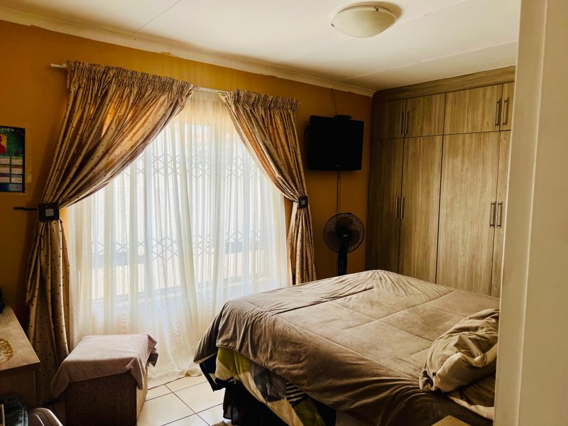 Neat and cozy home for you to own - Photo 7