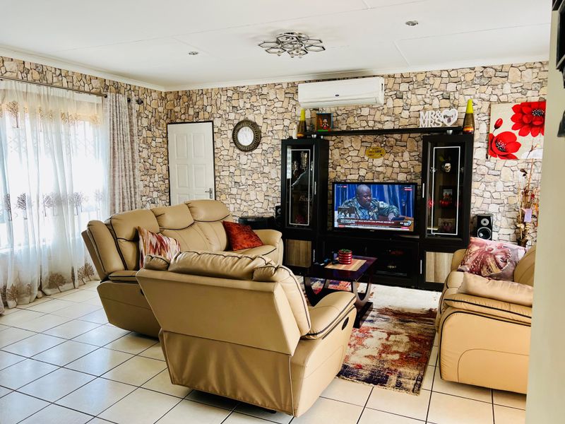 Neat and cozy home for you to own - Photo 6