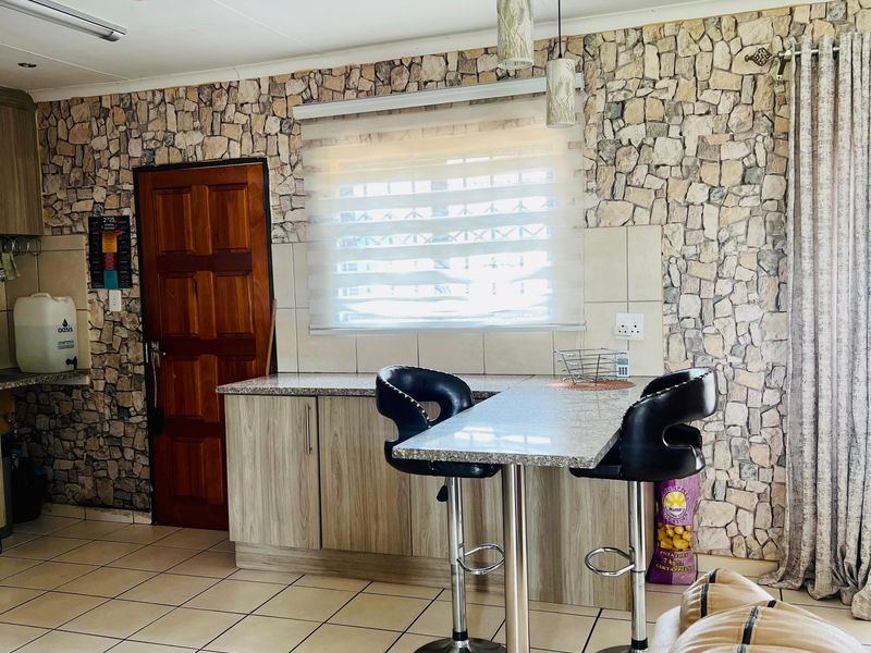 Neat and cozy home for you to own - Photo 4