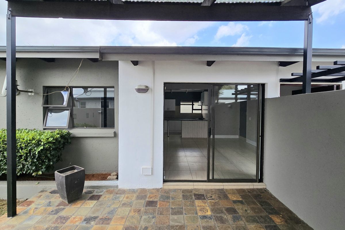 Spacious 3-Bedroom Home with Open-Plan Living and a Double Garage - Photo 3