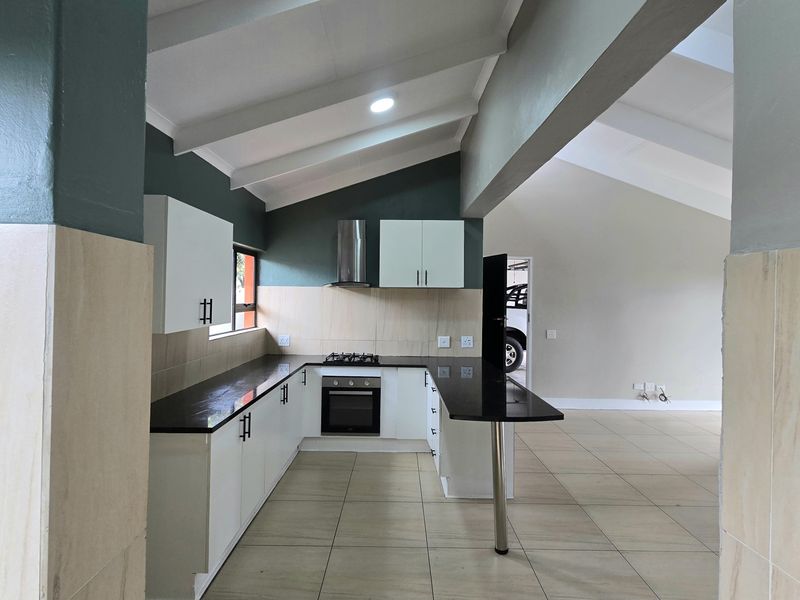 Spacious 3-Bedroom Home with Open-Plan Living and a Double Garage - Photo 8