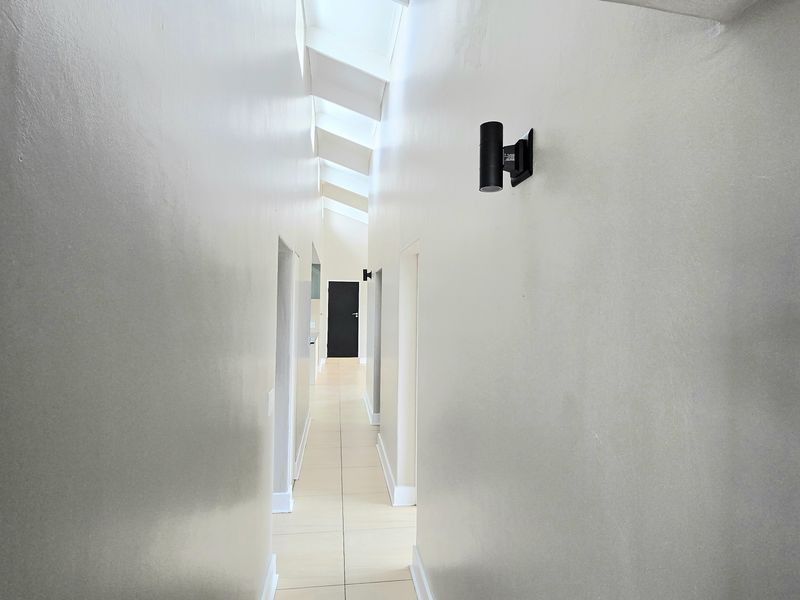 Spacious 3-Bedroom Home with Open-Plan Living and a Double Garage - Photo 7