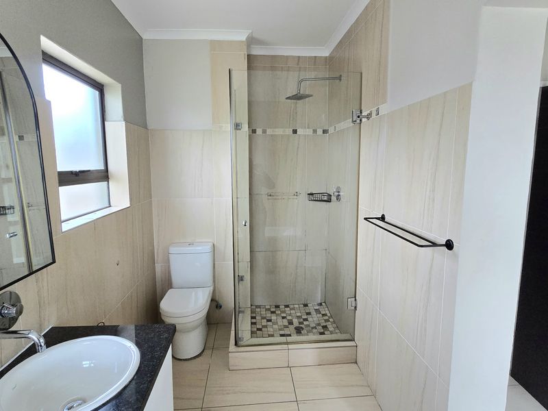 Spacious 3-Bedroom Home with Open-Plan Living and a Double Garage - Photo 6