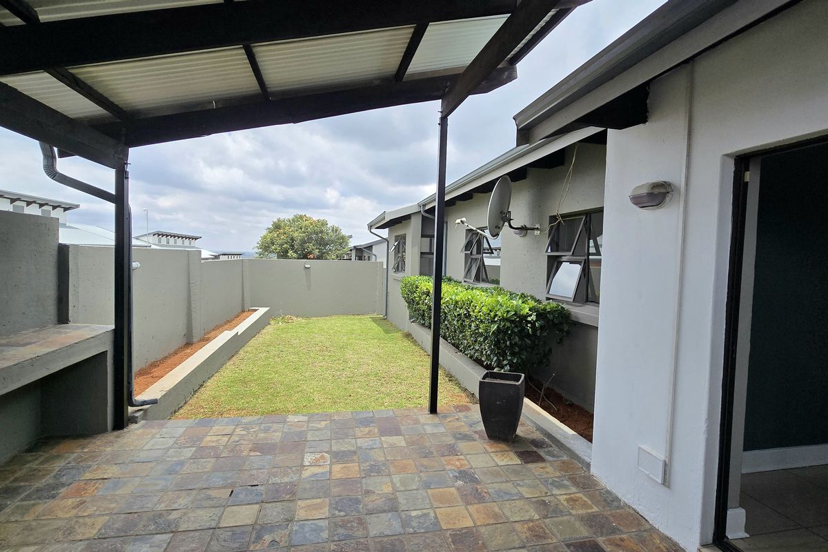 Spacious 3-Bedroom Home with Open-Plan Living and a Double Garage - Photo 4