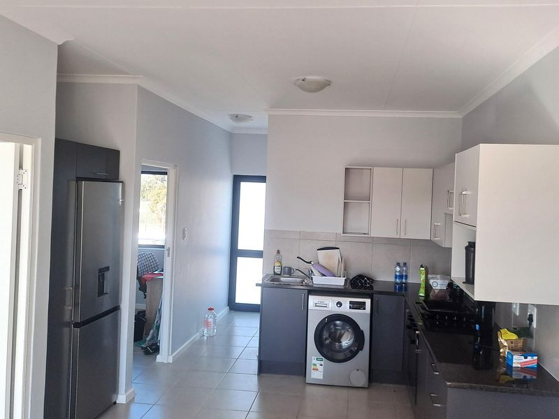 Sunny 2 bedroom unit at The Avenue on Third - Photo 4