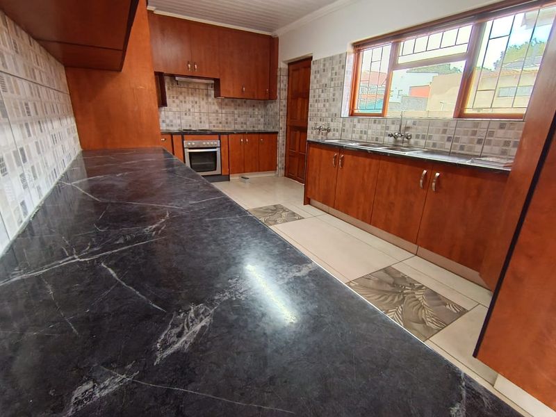 Newly Renovated Family Home in Heiderand – No Transfer Duty! - Photo 10