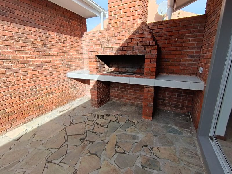 Newly Renovated Family Home in Heiderand – No Transfer Duty! - Photo 9