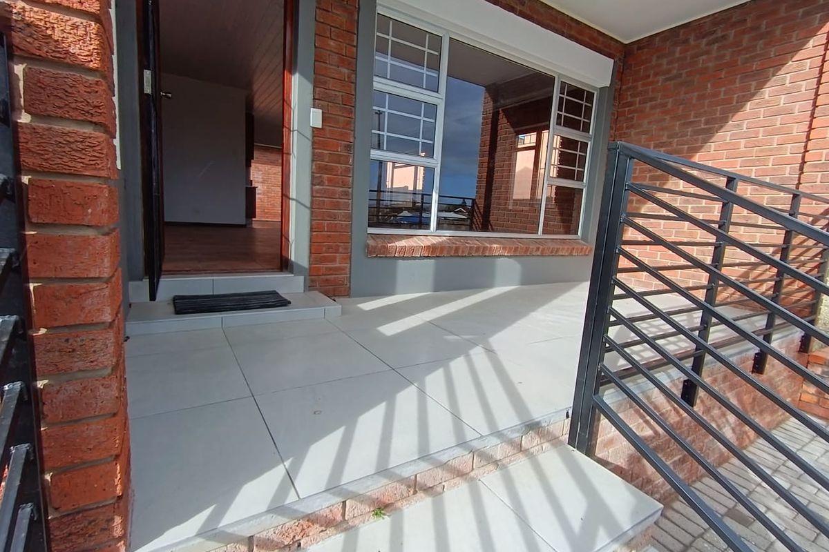 Newly Renovated Family Home in Heiderand – No Transfer Duty! - Photo 2