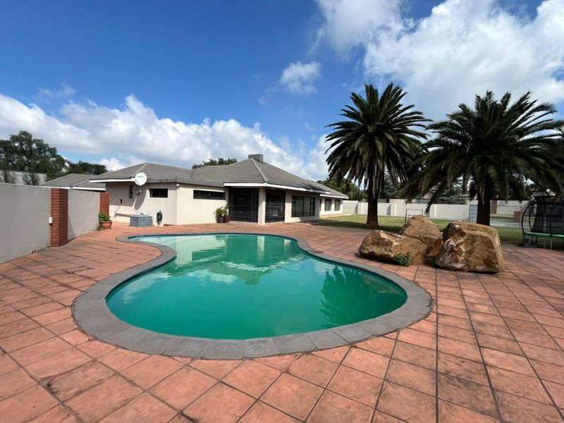 Stunning 4-bedroom house for sale in Vanderbijlpark SW 5—perfect for family living and entertaining - Photo 3