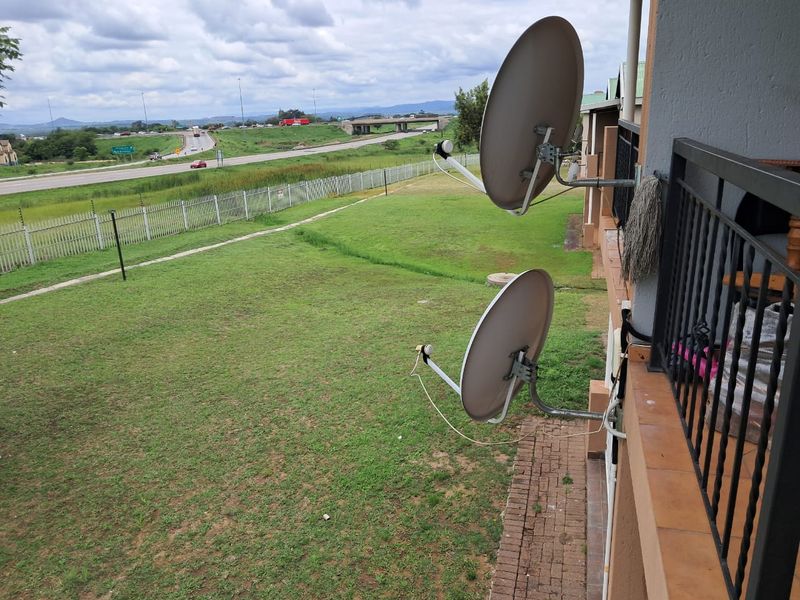 Modern 2-Bedroom Apartment in a Sought-After Complex - Photo 10