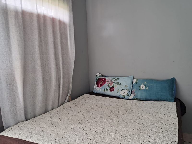 Modern 2-Bedroom Apartment in a Sought-After Complex - Photo 8