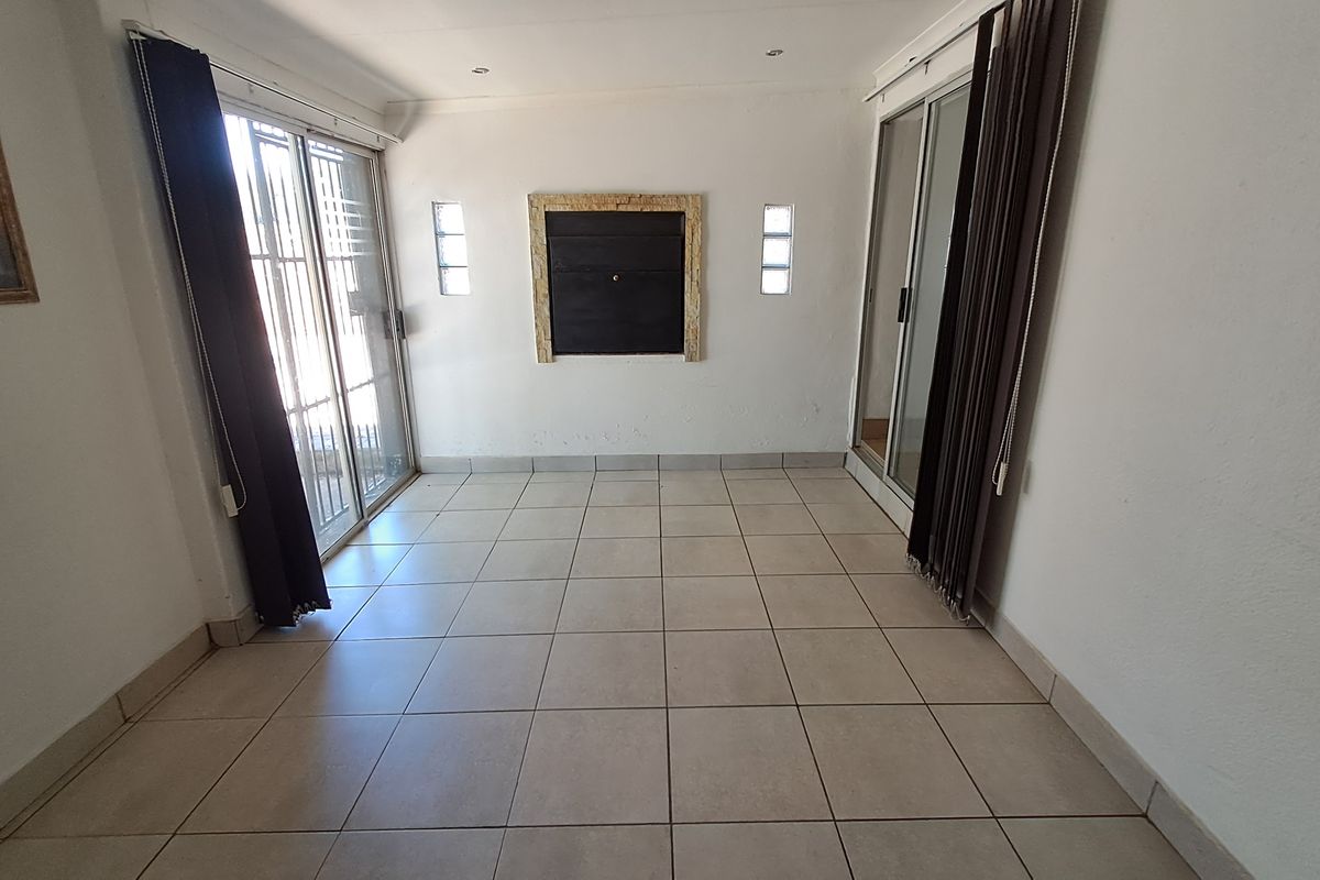 Family home with flatlet available! - Photo 3